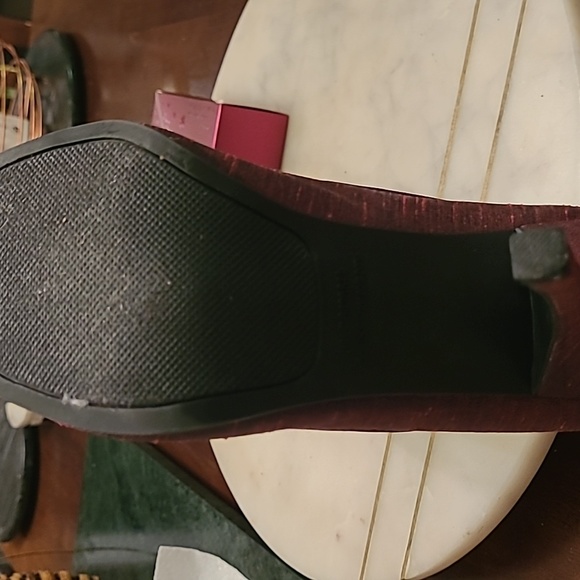 Burgundy red peeptoe heels with pink rhinstones and bows. - Picture 11 of 16